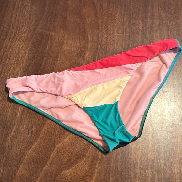 Super cute Billabong bikini - Picture 5 of 7